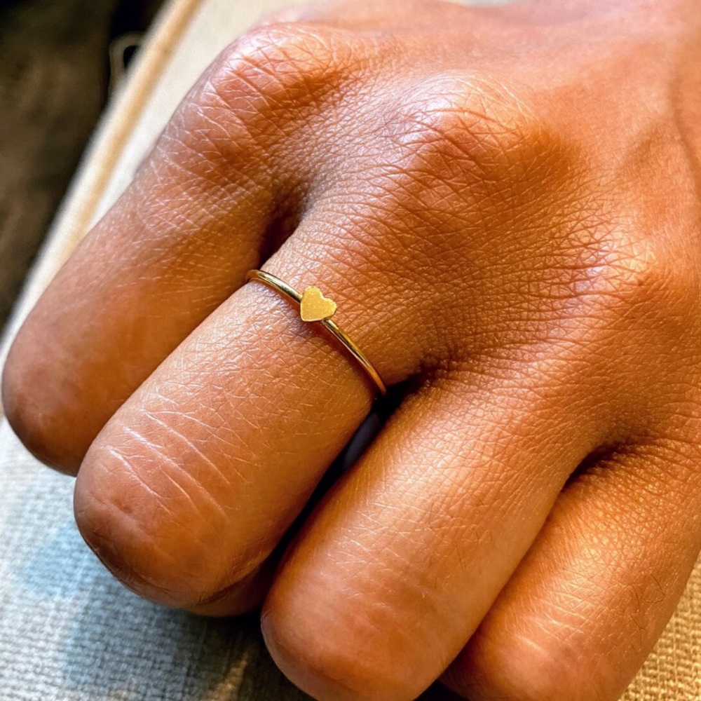 Dainty minimalist heart ring